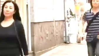 Japanese mom teaches english